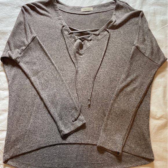 Mind Code Lace-Up Athleisure Pullover - Picture 4 of 5